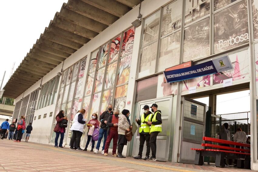 Estação Santo André da CPTM recebe vacinação contra gripe e Covid-19