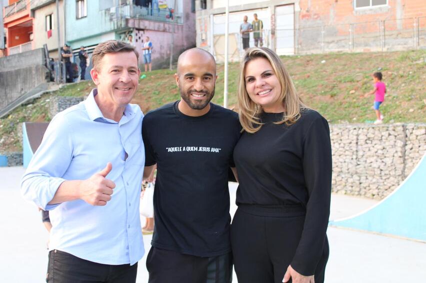 Carla Morando e jogador Lucas Moura realizam agenda em prol da causa autista