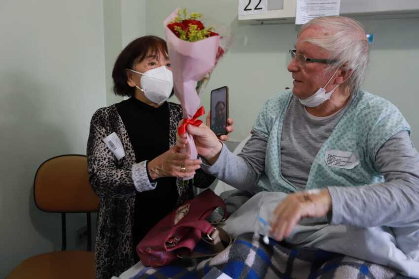 Vídeo: Paciente internado em Sto.André celebra 51 anos de casamento no CHM