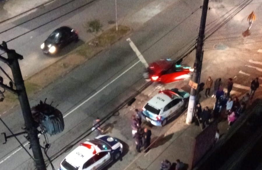 Mulher morre após disparo feito por motociclista em avenida de S.Bernardo