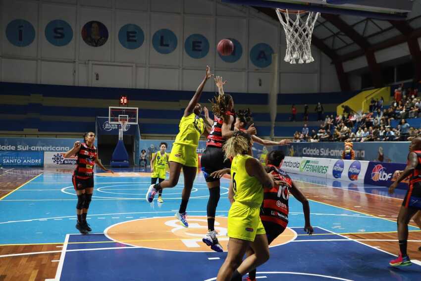 Santo André derrota Ituano e está nas semifinais da Liga de Basquete