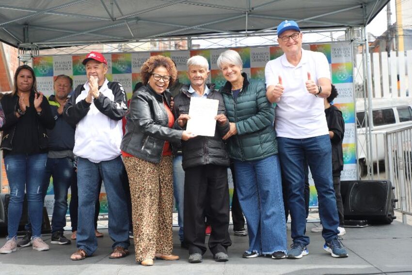 Diadema entrega 250 títulos de propriedade na Vila Olinda