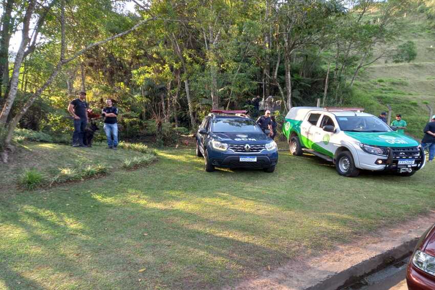 GCMs de Rio Grande da Serra e de Ribeirão Pires localizam corpo em mata