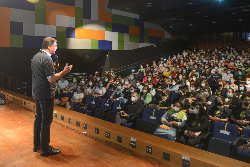 prefeito Orlando Morando no Teatro Elis Regina