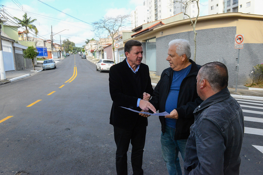 Orlando Morando entrega obras de recapeamento asfáltico no Alves Dias