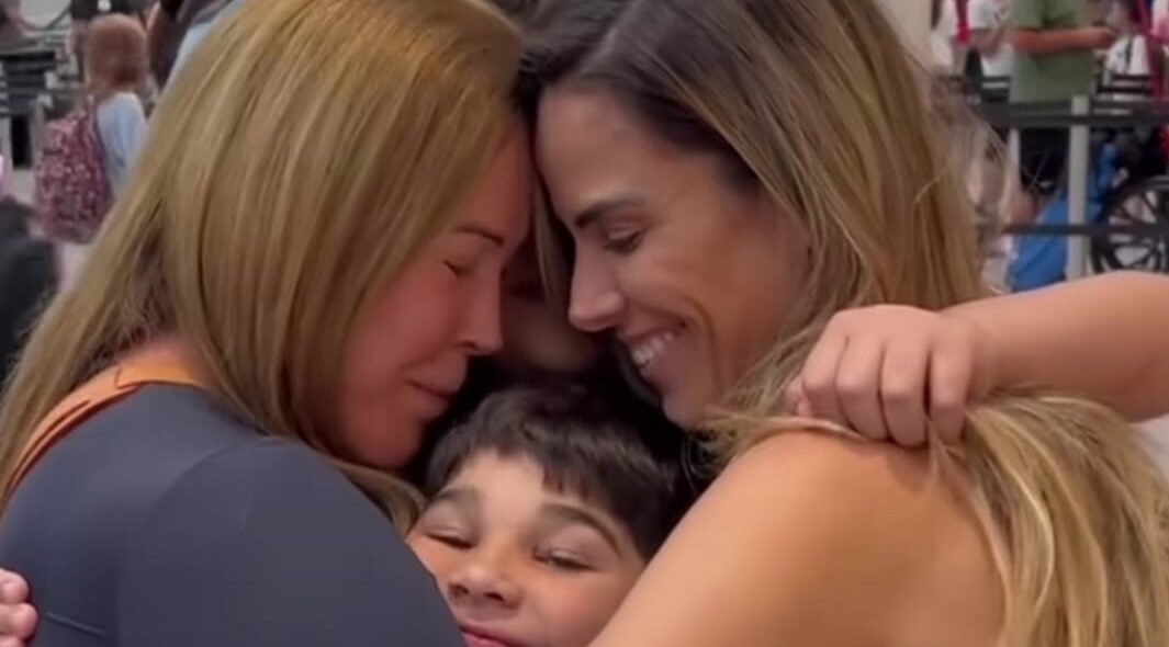 Wanessa viaja com filhos aos EUA e reencontra a mãe Zilu após 3 anos