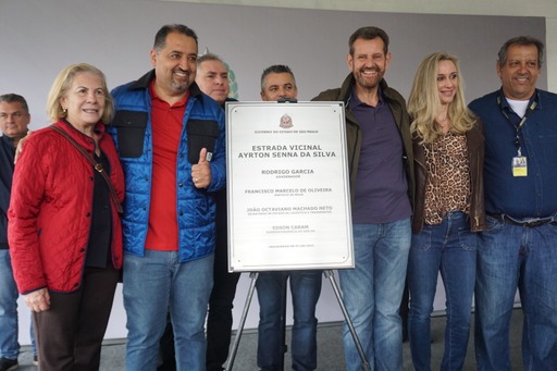 placa de inauguração de vicinal em Mauá