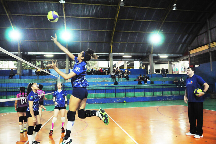 Diadema traz campeão olímpico para treinar time de vôlei feminino