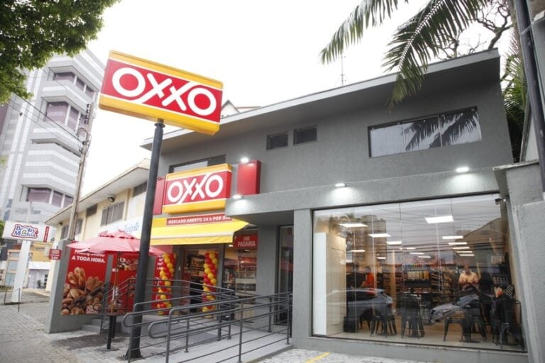 fachada do mercado OXXO