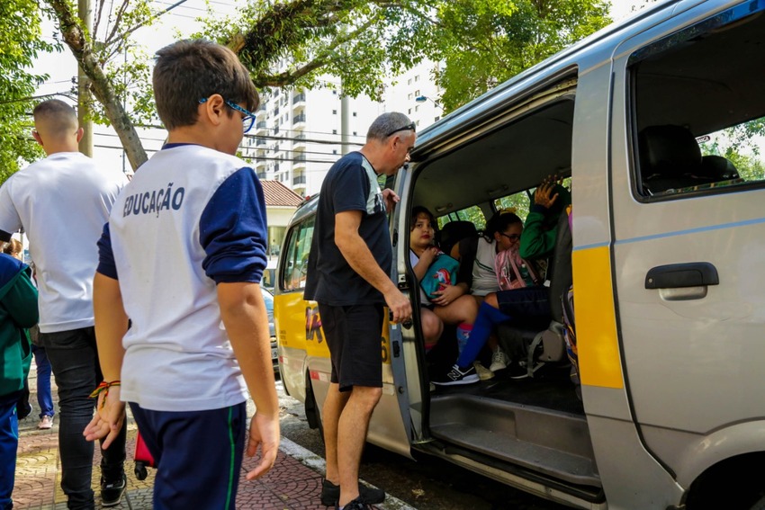 Van de transporte escolar de São Caetano