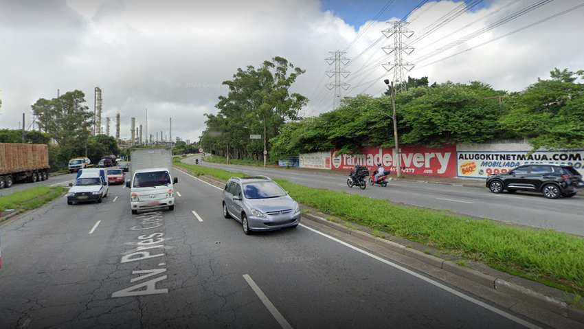 Motorista em alta velocidade perde controle do carro e morre em Sto.André