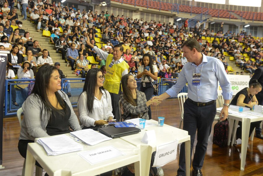 prefeito Orlando Morando no feirão de emprego