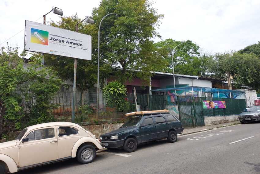 Bandidos invadem escola de Diadema e furtam 37 notebooks novos