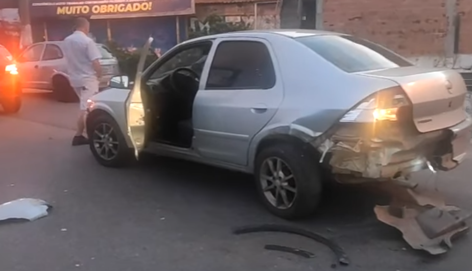 carro colidido