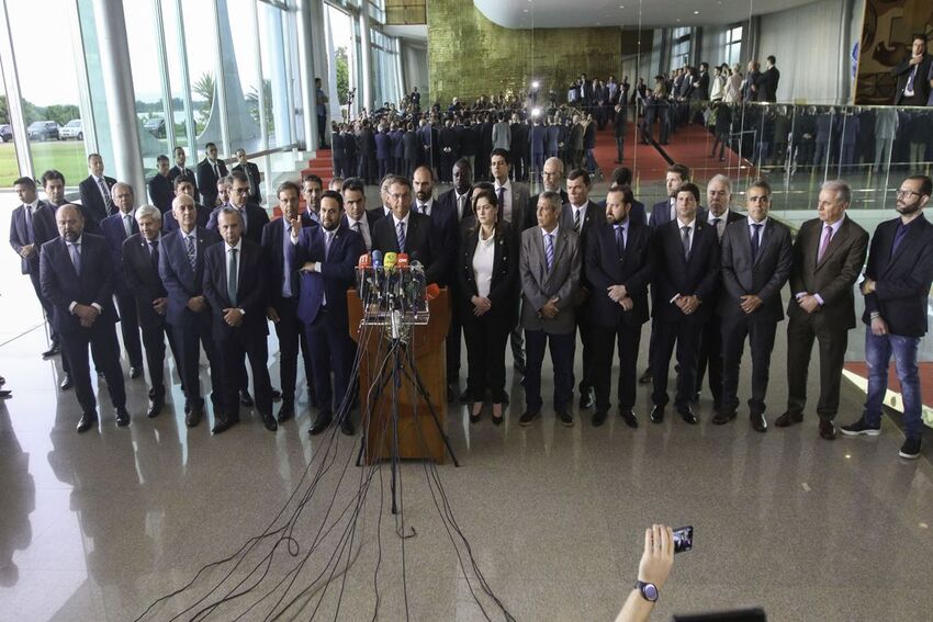 Vídeo: Bolsonaro faz pronunciamento 2 dias após eleição e defende Constituição