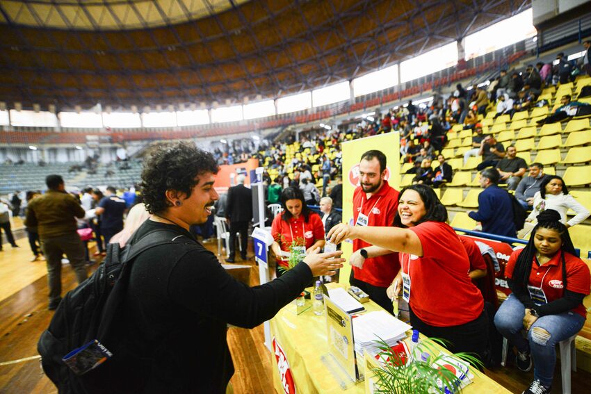 desempregados em feirão de emprego