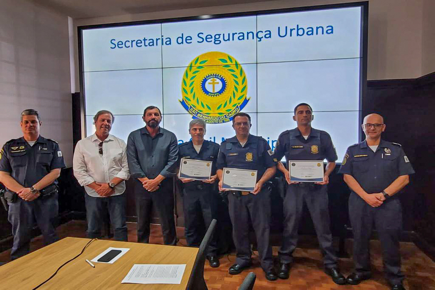 Prefeitura de São Bernardo homenageia GCMs de destaque de outubro