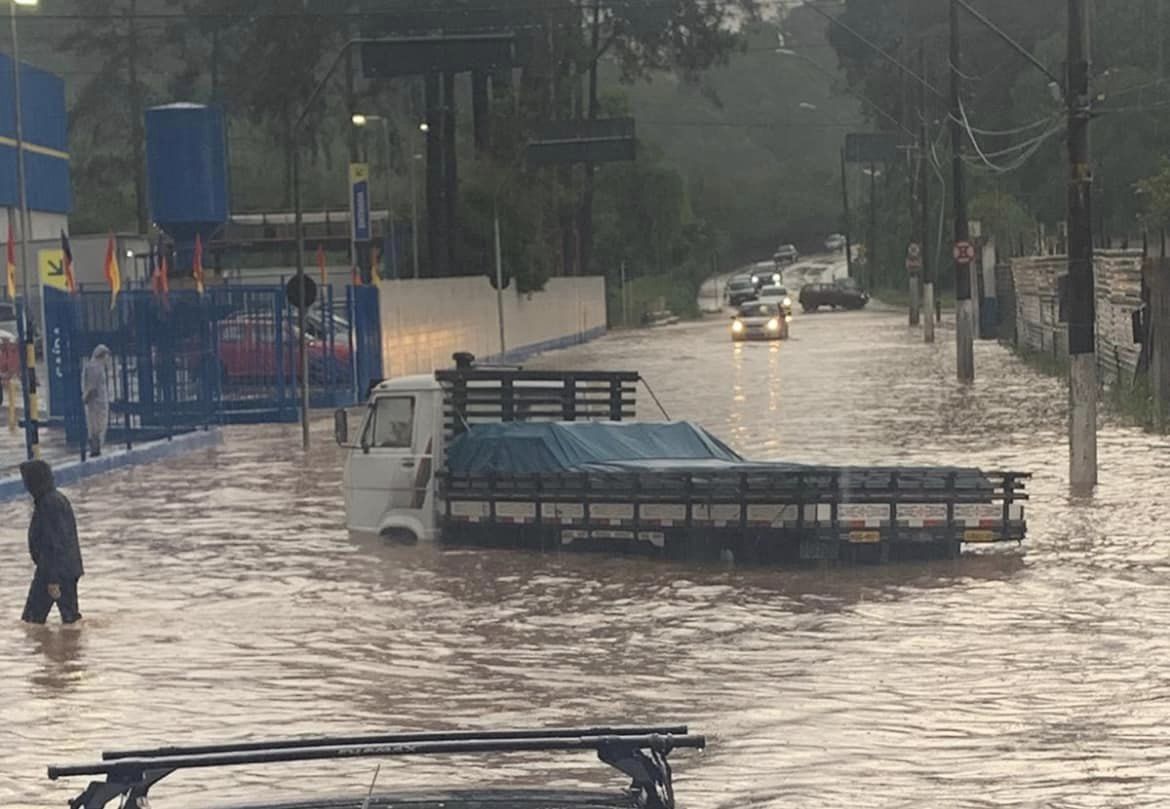 Em três horas, Ribeirão Pires recebe volume de chuva equivalente a 45 dias