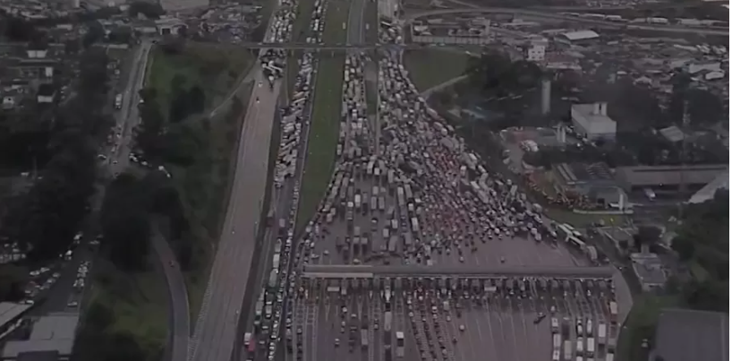 Rodovia Castelo Branco bloqueada