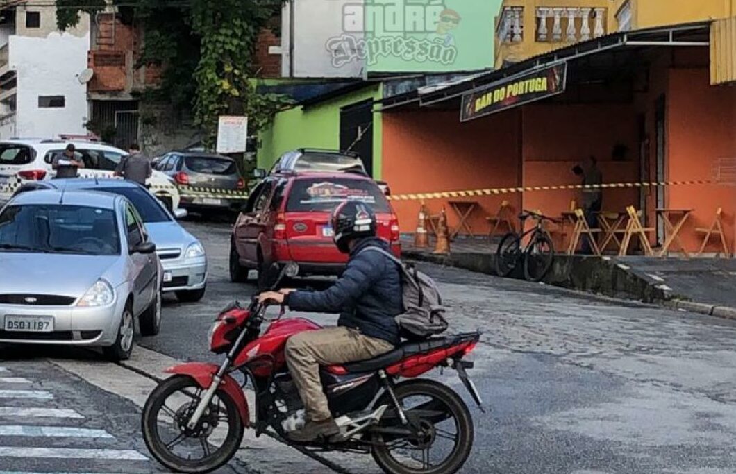 na rua Sargento Sílvio Delmar Rollemback,