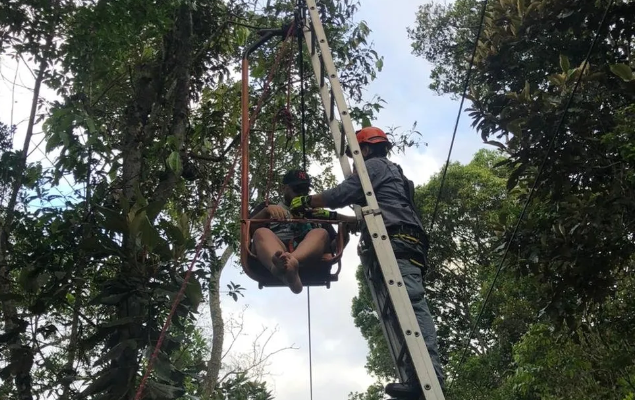 Dez pessoas ficaram presas em brinquedo no Parque Estoril em S.Bernardo 