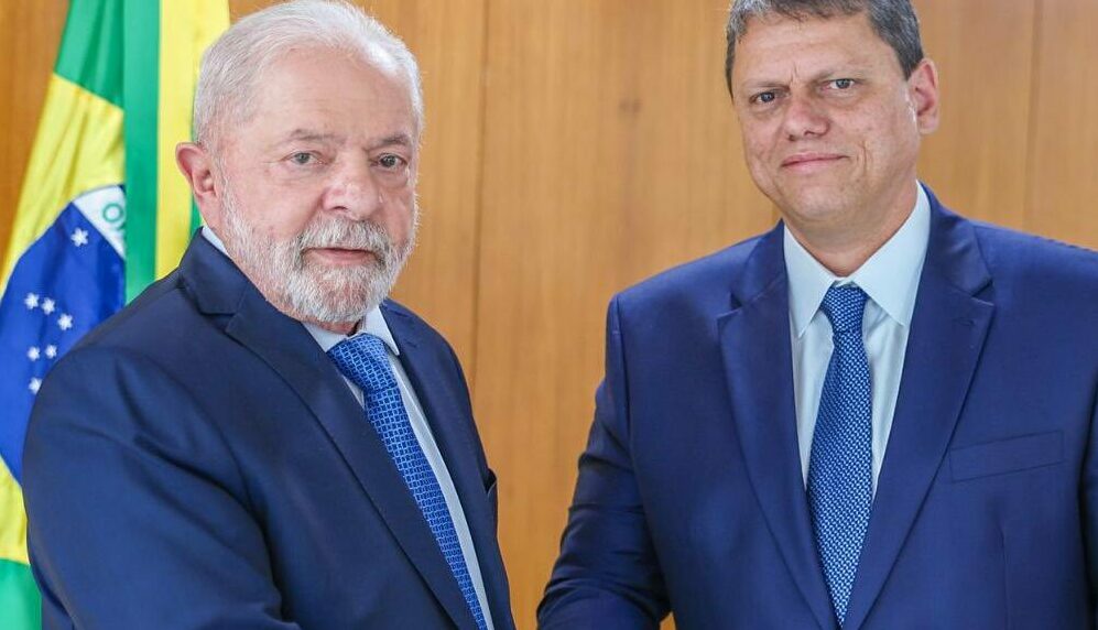 Tarcísio de Freitas participa de reunião com Lula para discutir projetos de SP