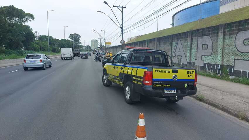 Em Sto.André, idoso morre ao colidir moto com poste na av. dos Estados