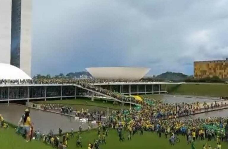 manifestantes em Brasília