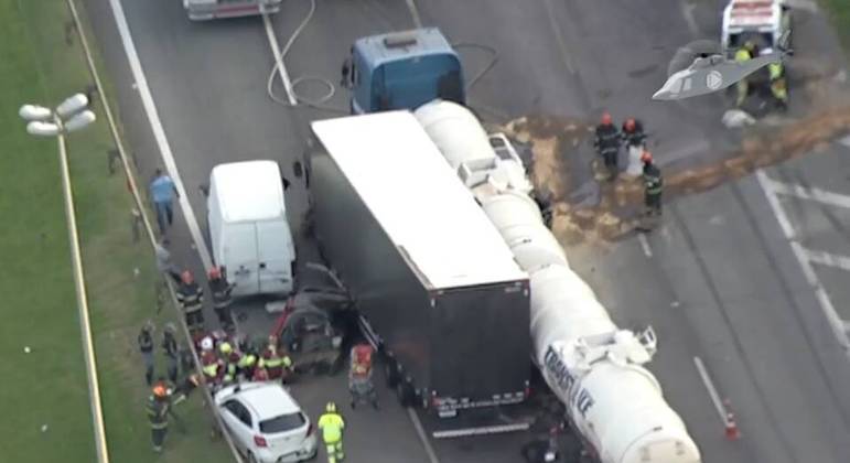 acidente no rodoanel com 5 veículos