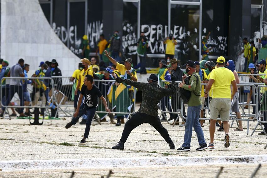 Lula decreta intervenção no Distrito Federal até 31 de janeiro