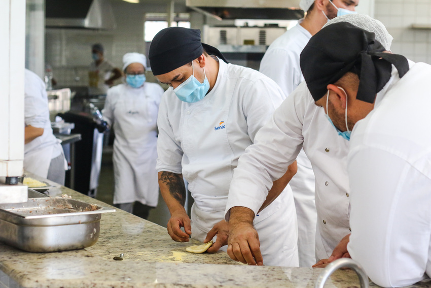 alunos do curso de gastronomia