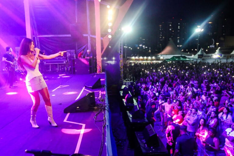 Paula Fernandes no Festival de Verão