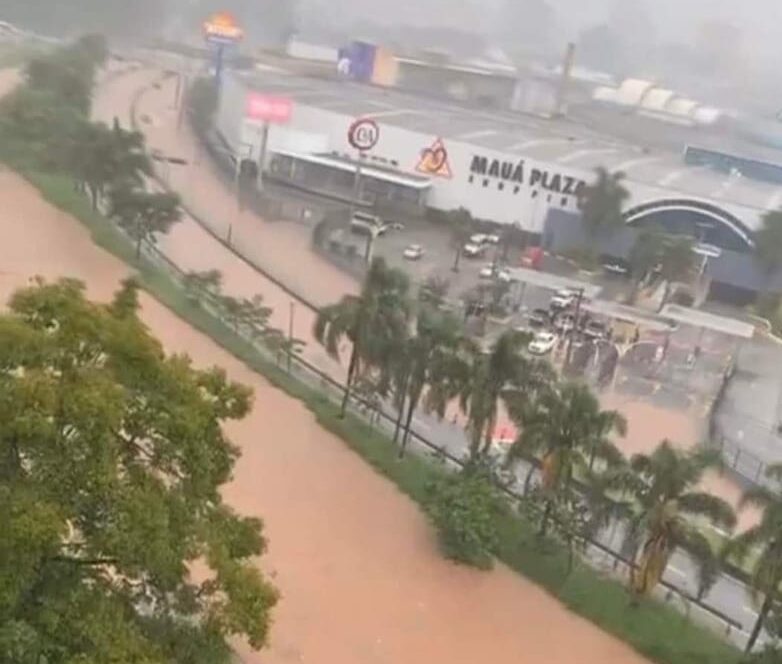 alagamento em Mauá