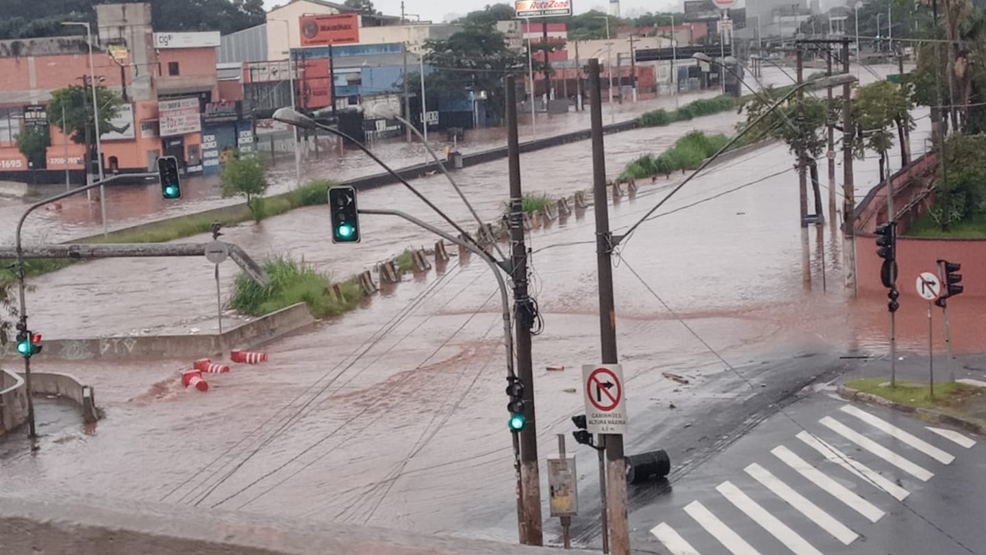 avenida dos estados alagada