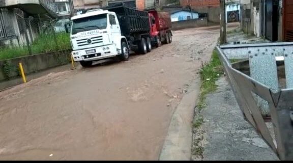 Rua sem asfalto em Mauá tem gerado caos aos moradores; Veja vídeo