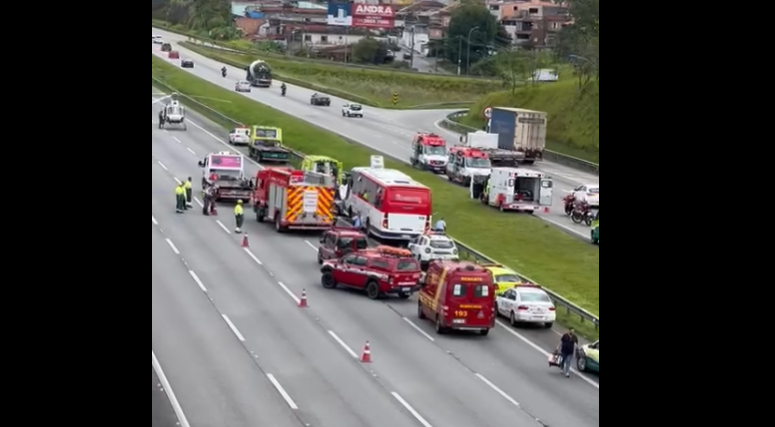 Em S.Bernardo, acidente entre carro e ônibus deixa 2 vítimas fatais na Imigrantes