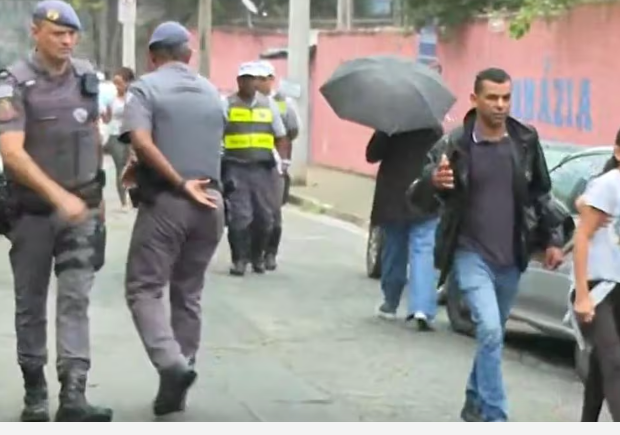 Aluno de 13 anos tira a vida de professora e fere outros 5 em escola