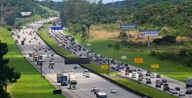 Dez pessoas da mesma família ficam feridas em acidente na Imigrantes