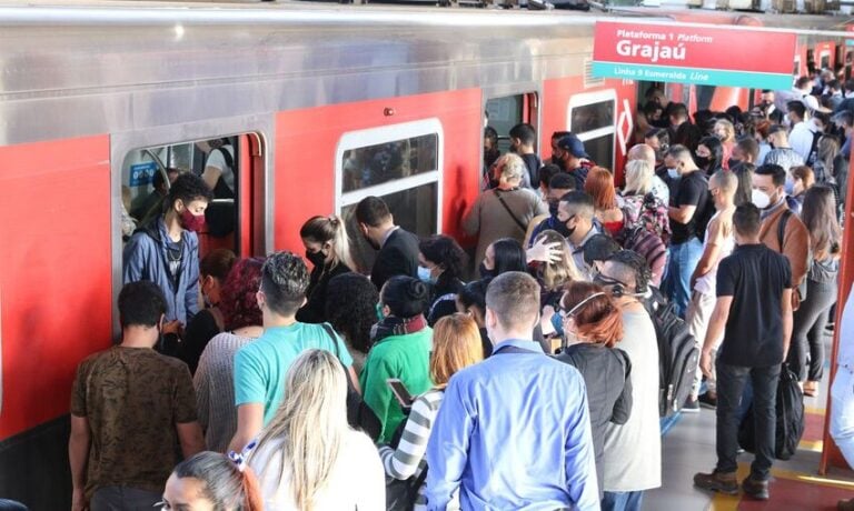 passageiros no trem