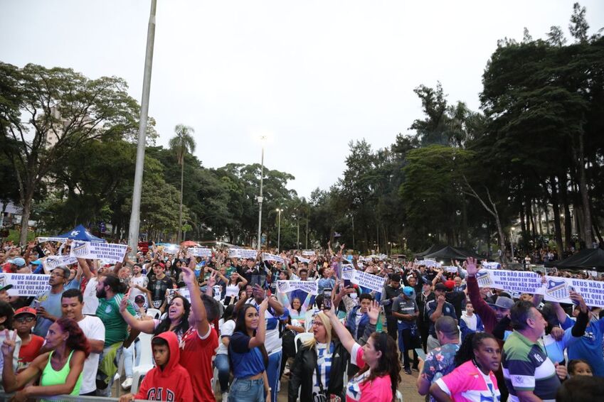 Em Diadema, 3.000 pessoas celebram feito do Água Santa no Paulistão