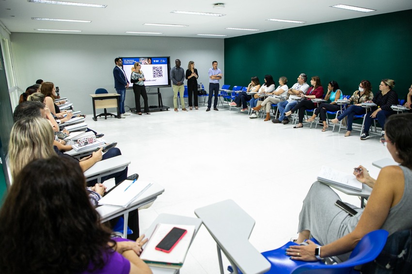 S.Caetano capacita equipes gestoras de escolas para usarem botão de alerta