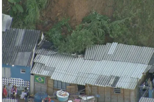 Deslizamento de terra atinge casa em Santo André; 4 pessoas são socorridas