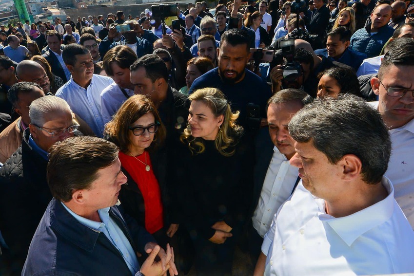 autoridades na visita de Tarcísio de Freitas a São Bernardo