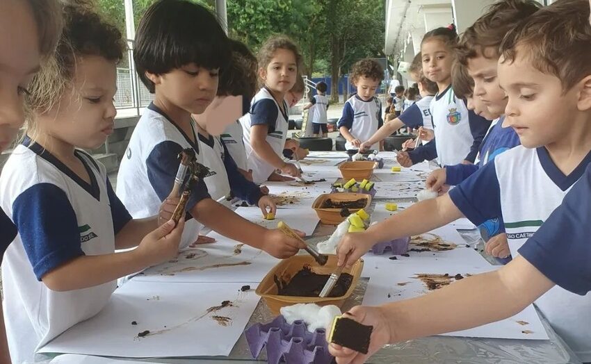 alunos comendo merenda em São Caetano