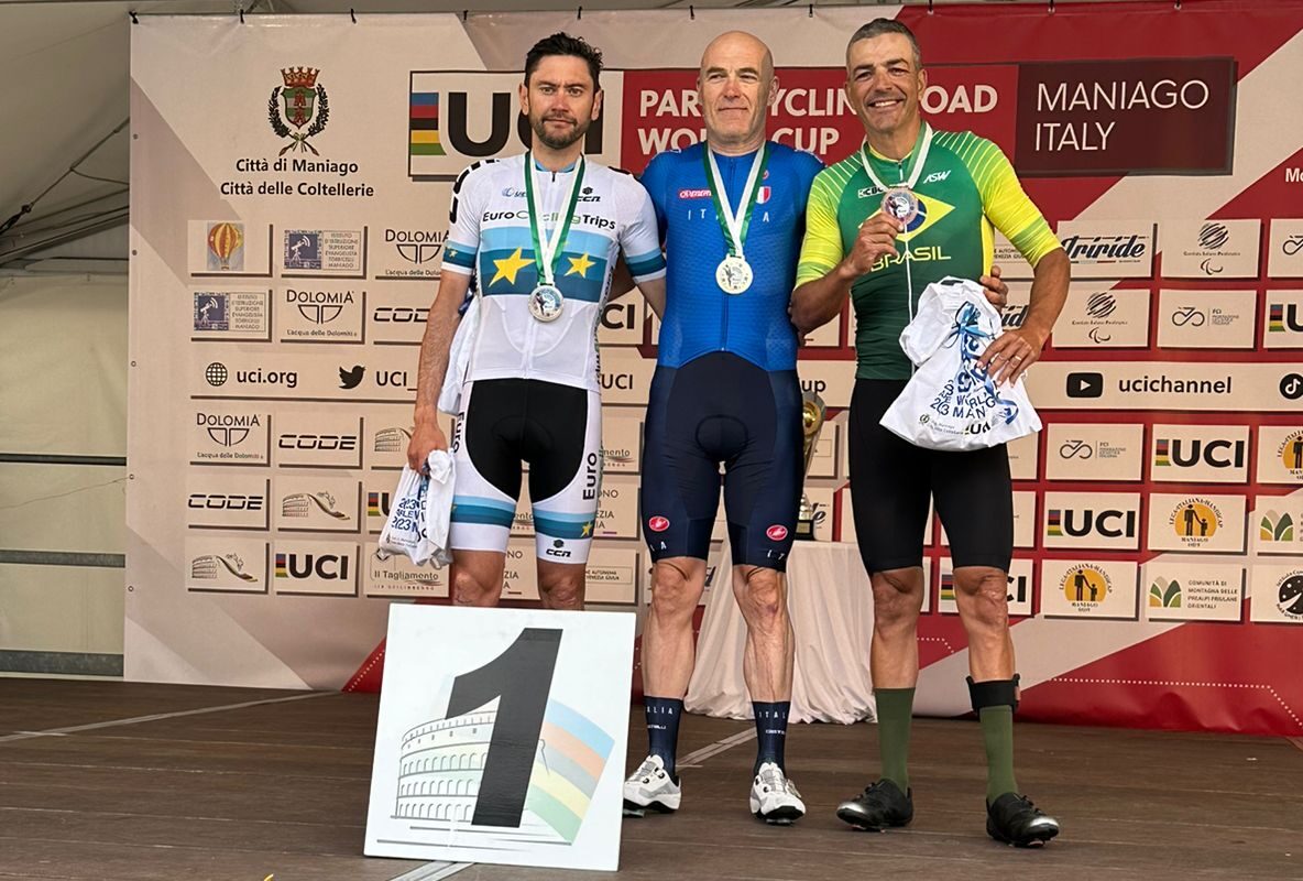 atleta de são caetano em bicicleta