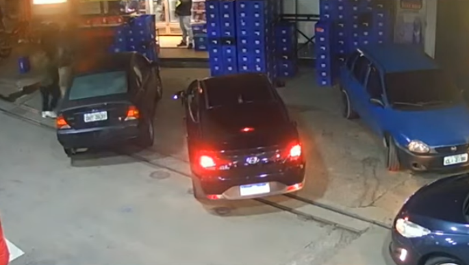 agressão no posto de gasolina