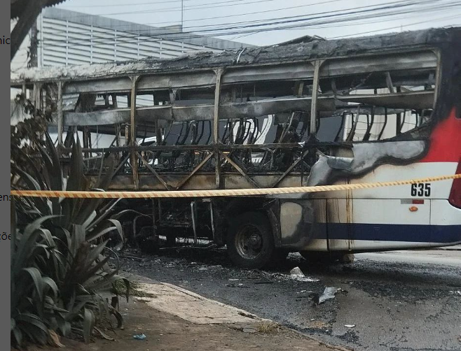 ônibus incendiado