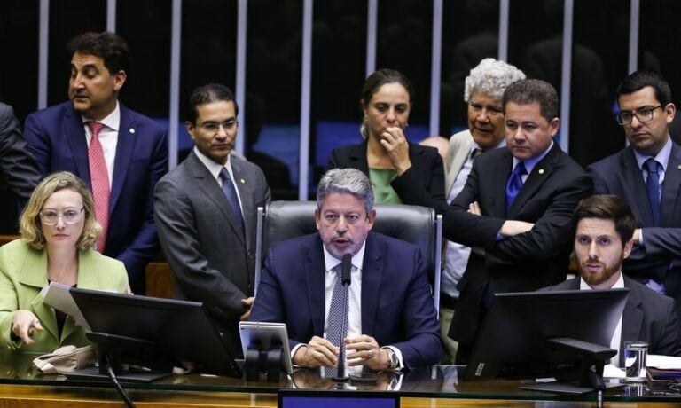 Sessão da Câmara que tentou votar o PL 2630.