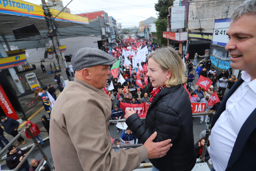 Presidente do PT Nacional, Gleisi Hoffmann, e o deputado federal Lindbergh Farias