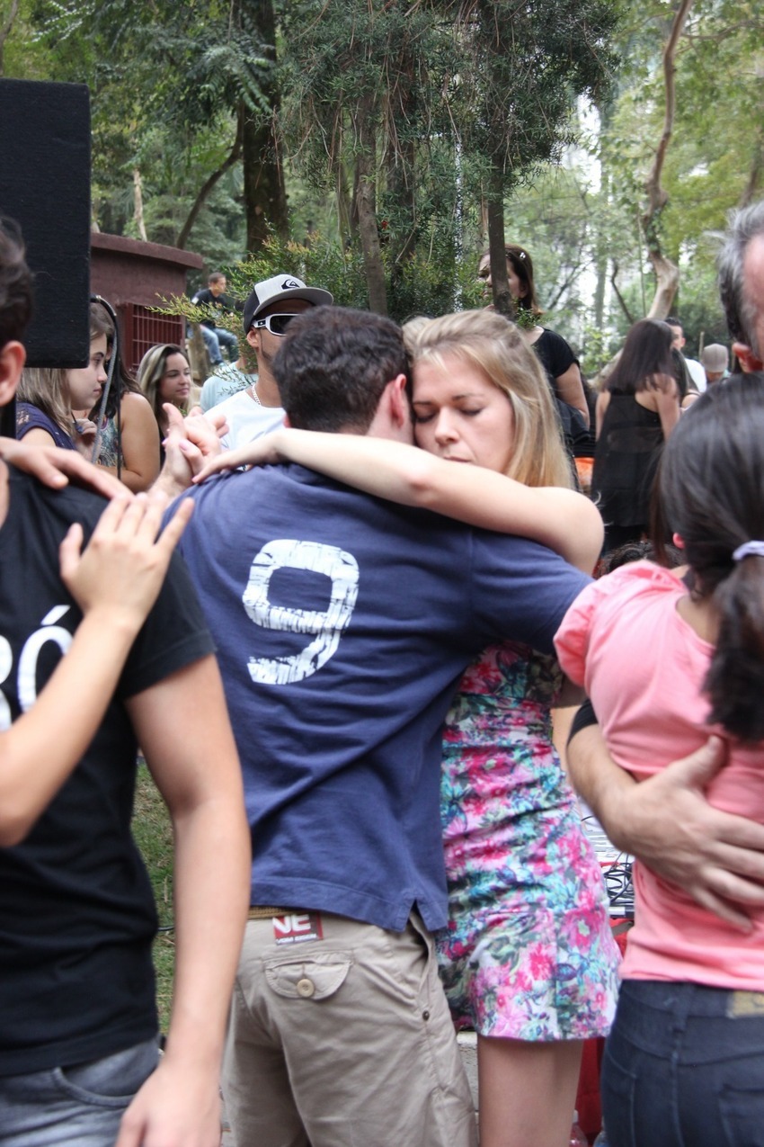 Casal dançando forró